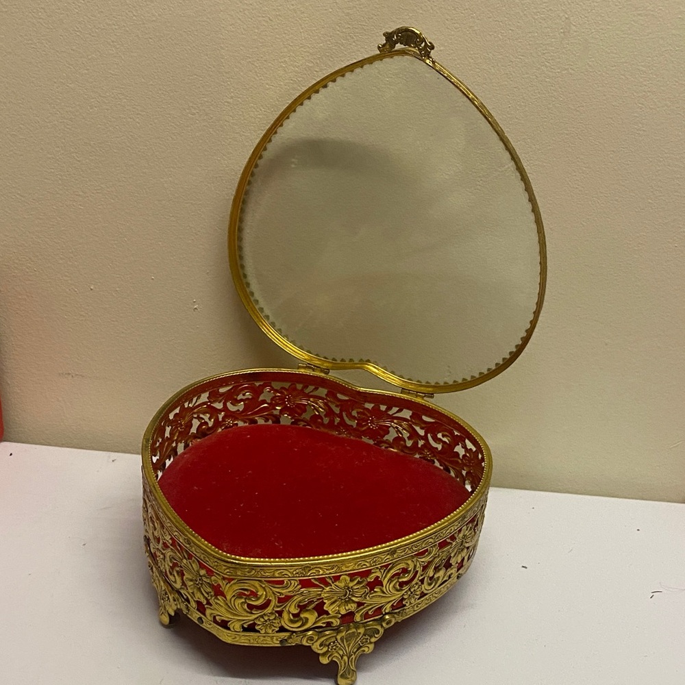 Jewelry box